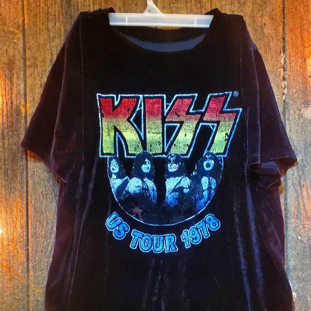 Women's Kiss Band Tee
